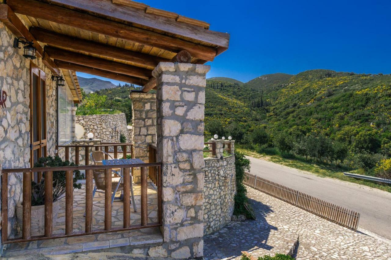 Nireas : Stone Villa Orthoniaí Exteriér fotografie