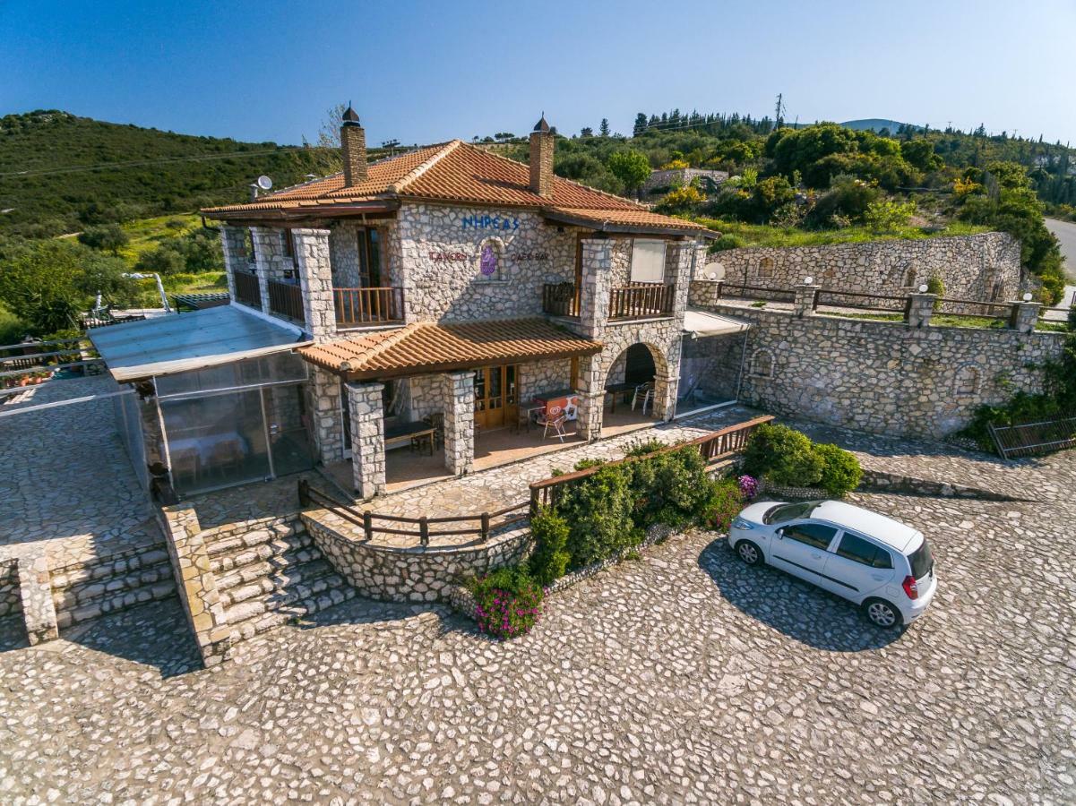 Nireas : Stone Villa Orthoniaí Exteriér fotografie